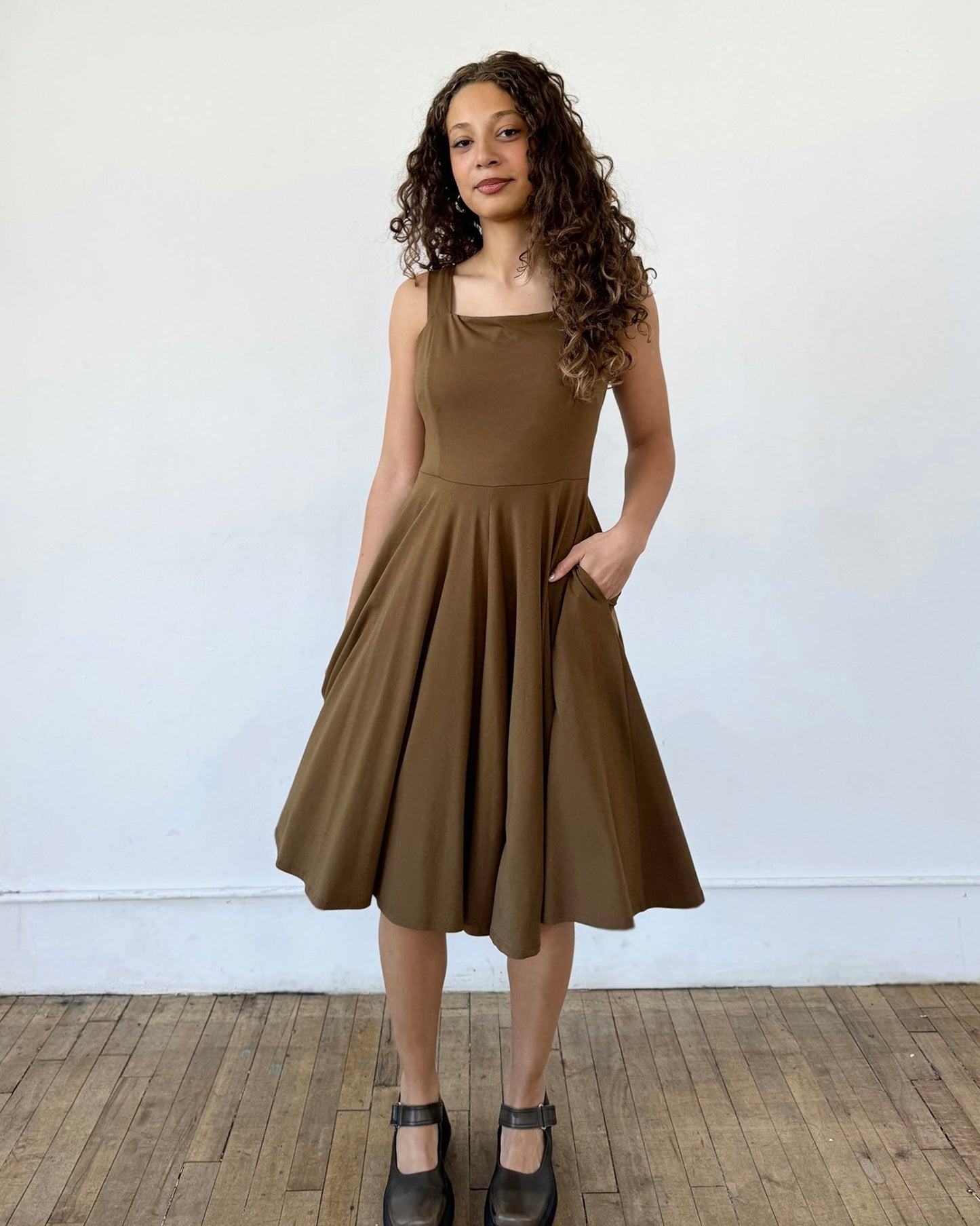 LAVANDE dress in Kona Brown