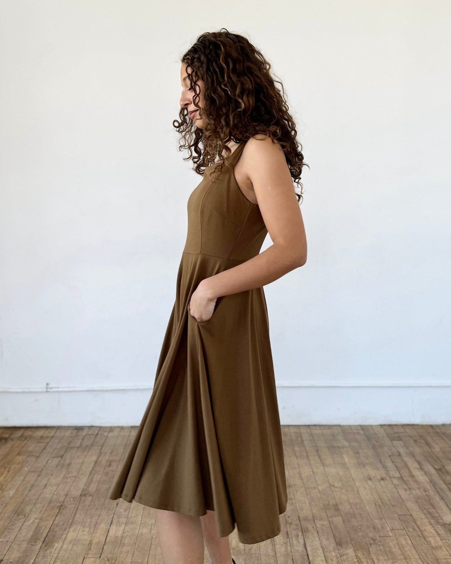 LAVANDE dress in Kona Brown
