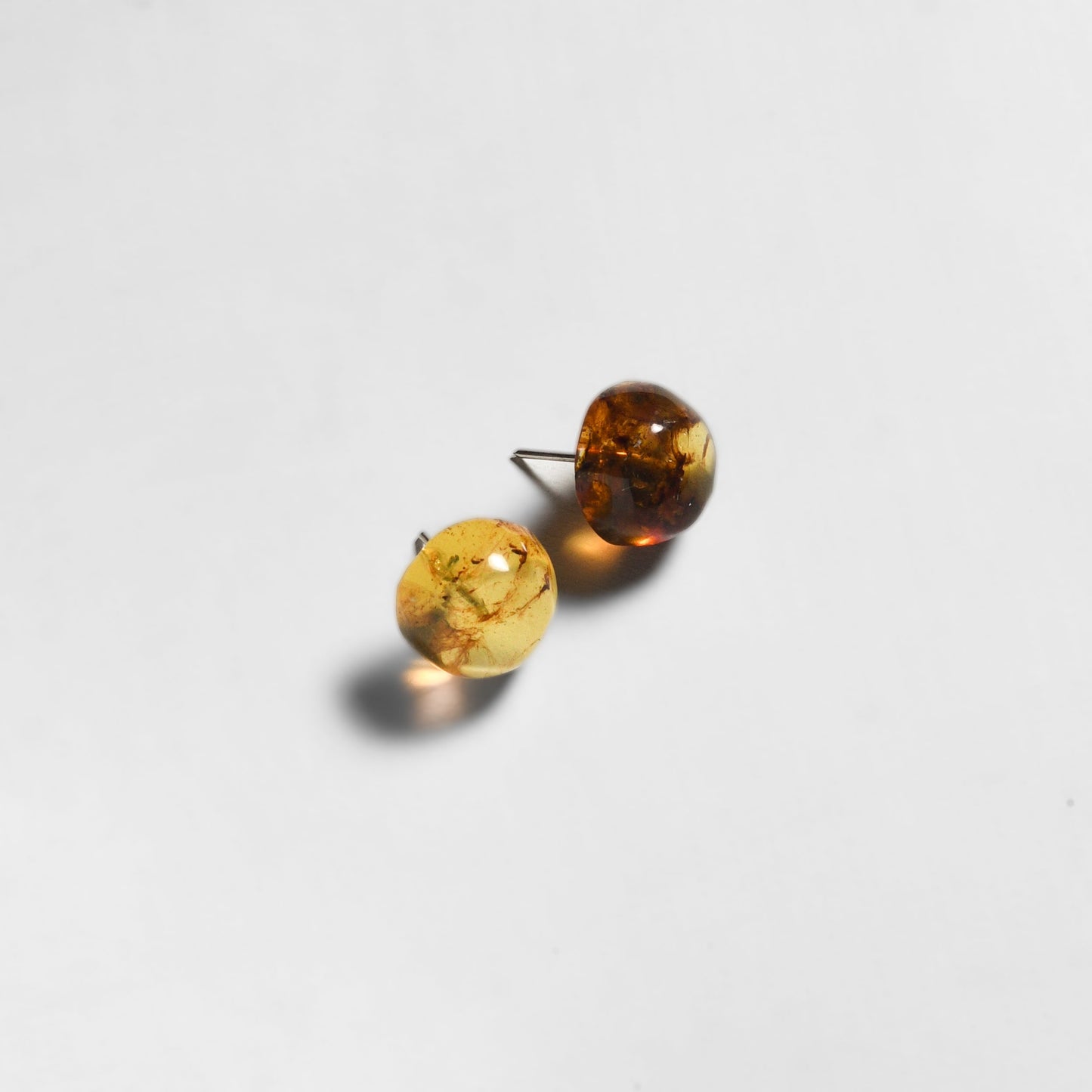Erika Amber Stud Round Earrings Natural Resin Energetic - Mexico