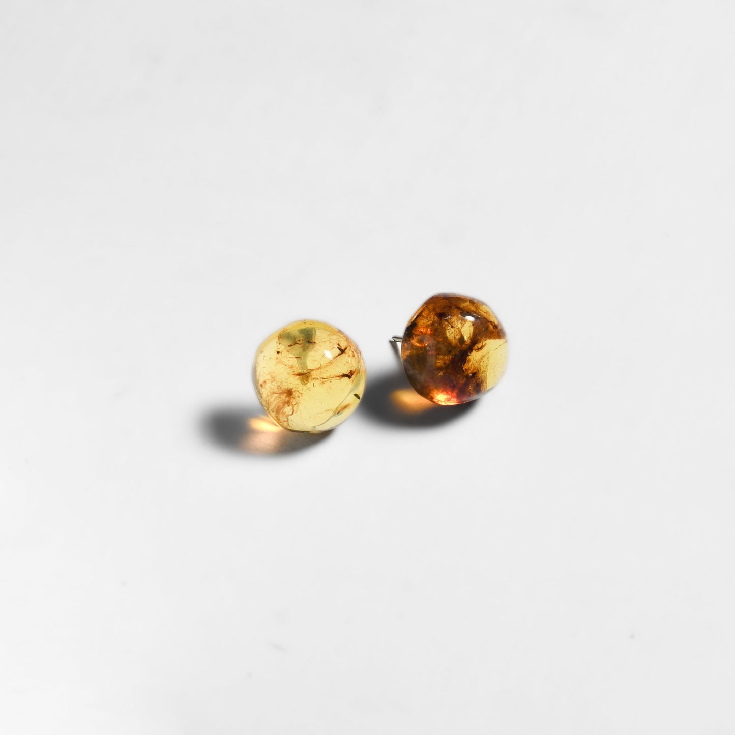 Erika Amber Stud Round Earrings Natural Resin Energetic - Mexico