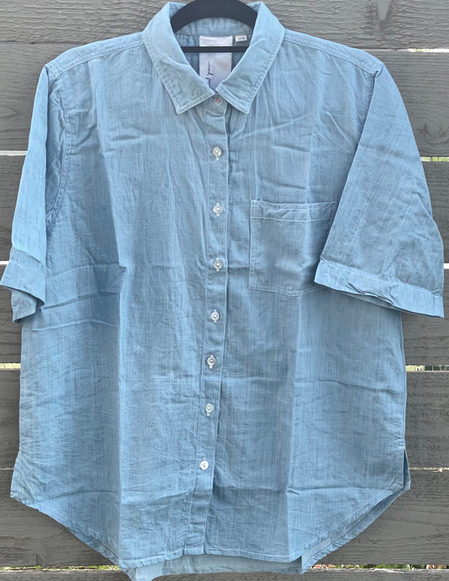 Good Boyfriend Shirt - Short Sleeve Chambray Light Wash
