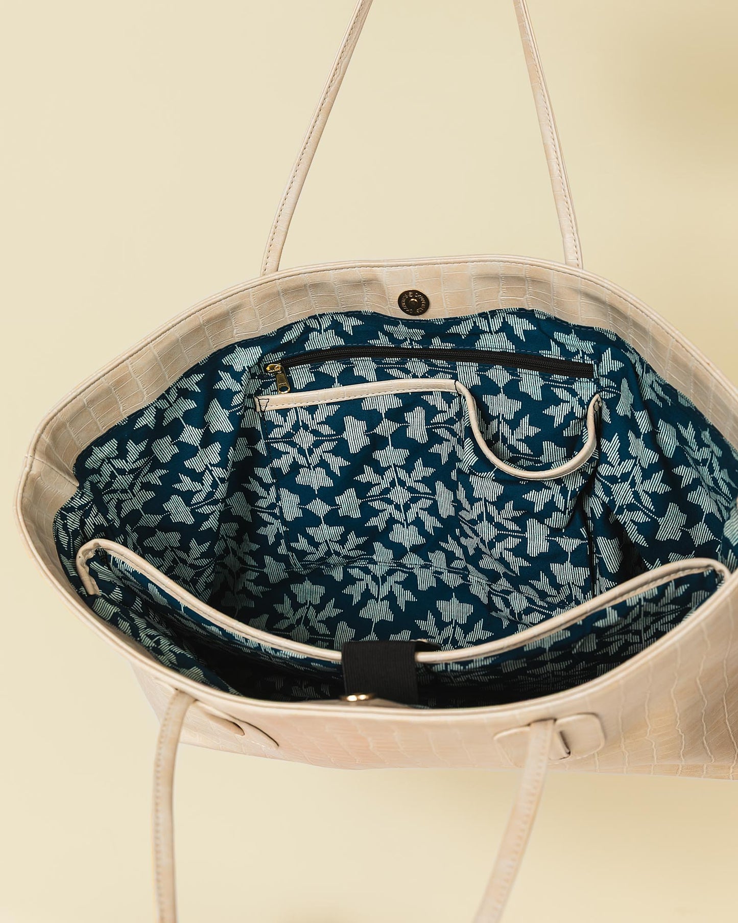 Calla Carryall Tote