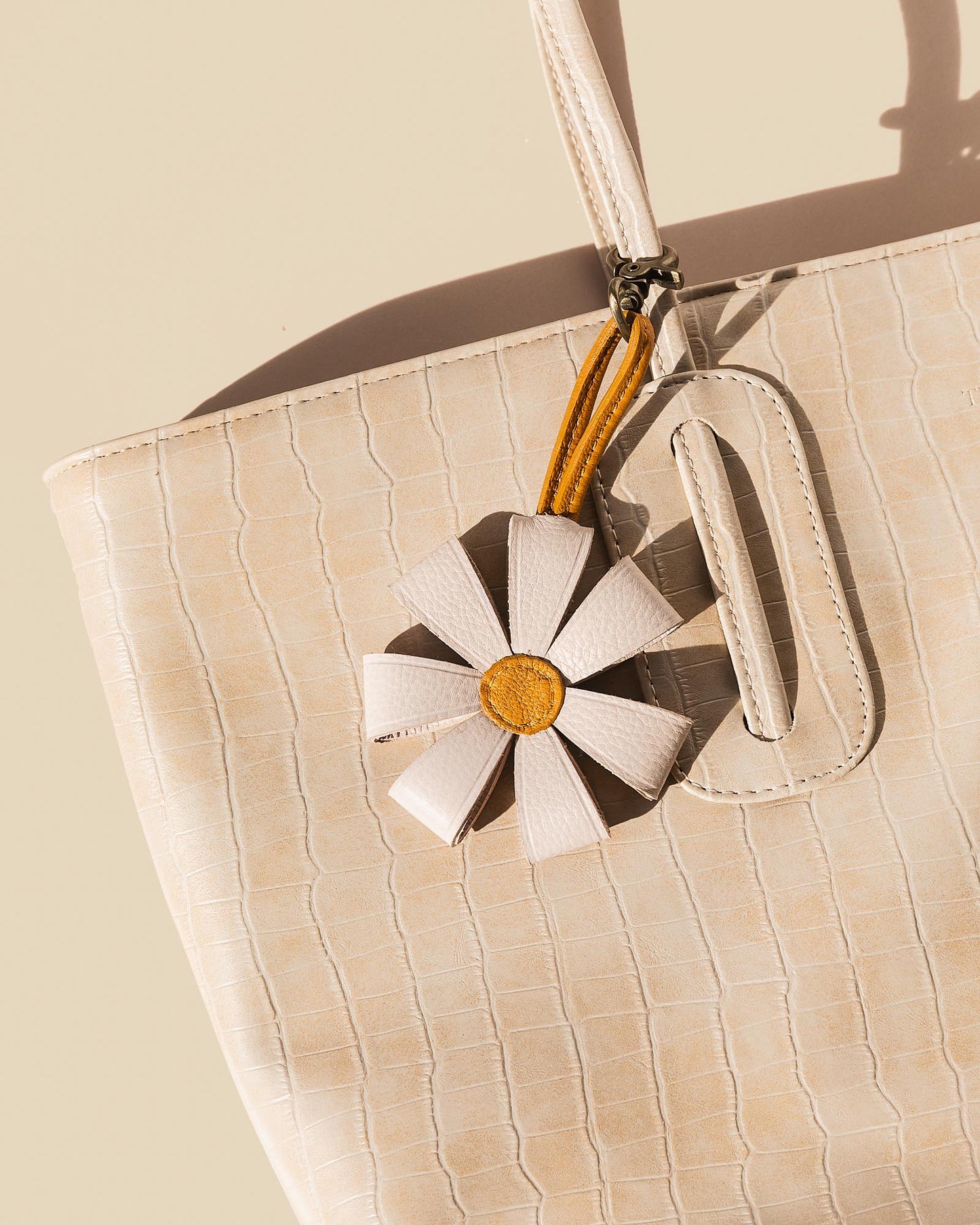 Daisy Handbag Charm