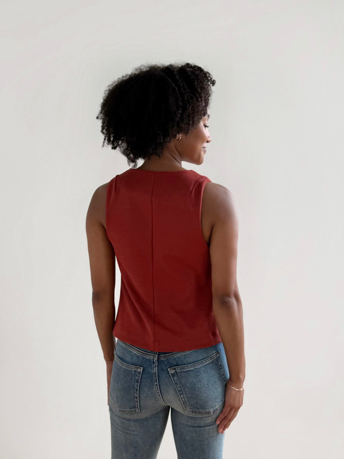 SULLIVAN heavy-knit vest in Red Amber