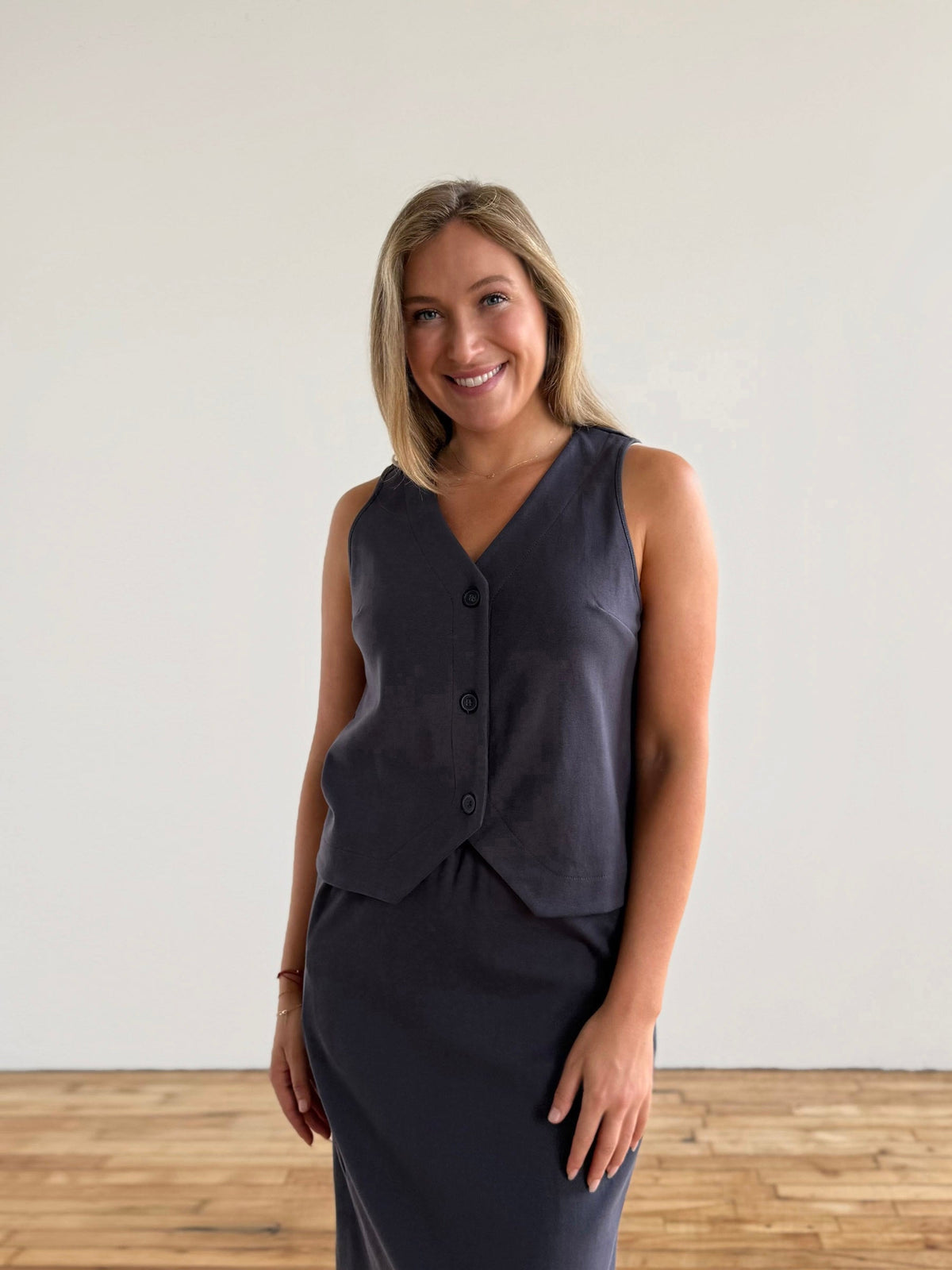 SULLIVAN heavy-knit vest in Gunmetal