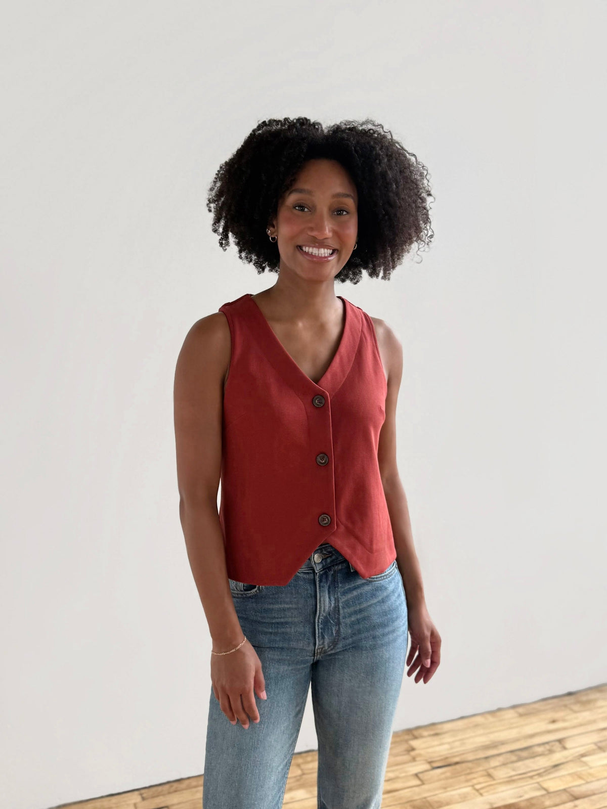 SULLIVAN heavy-knit vest in Red Amber