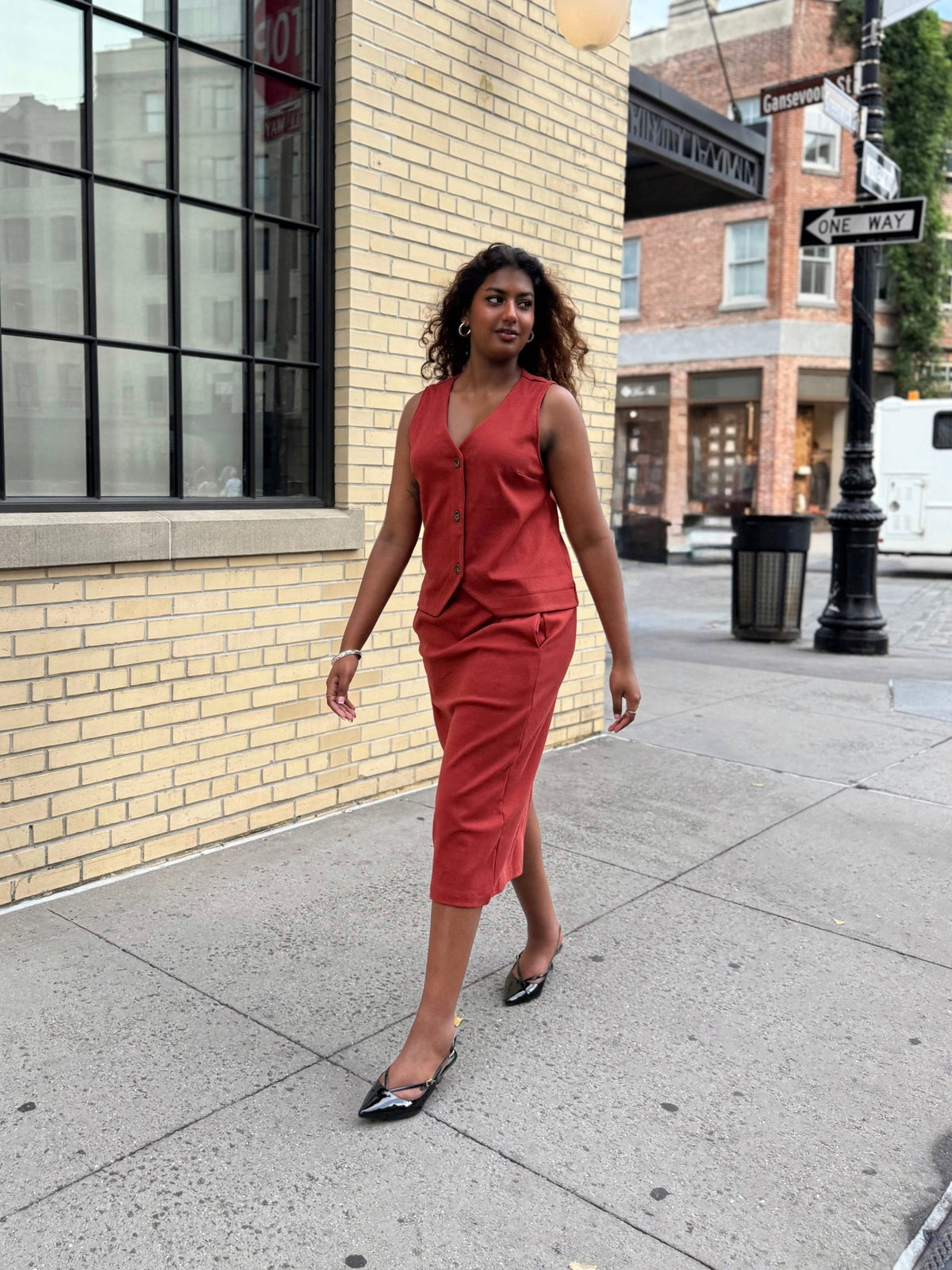 SULLIVAN heavy-knit vest in Red Amber