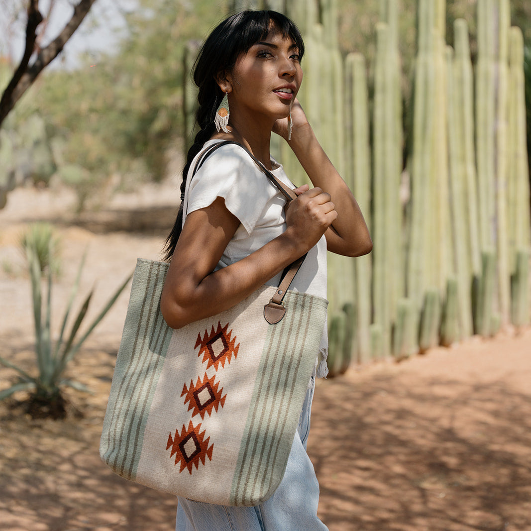 Primavera Bucket Tote