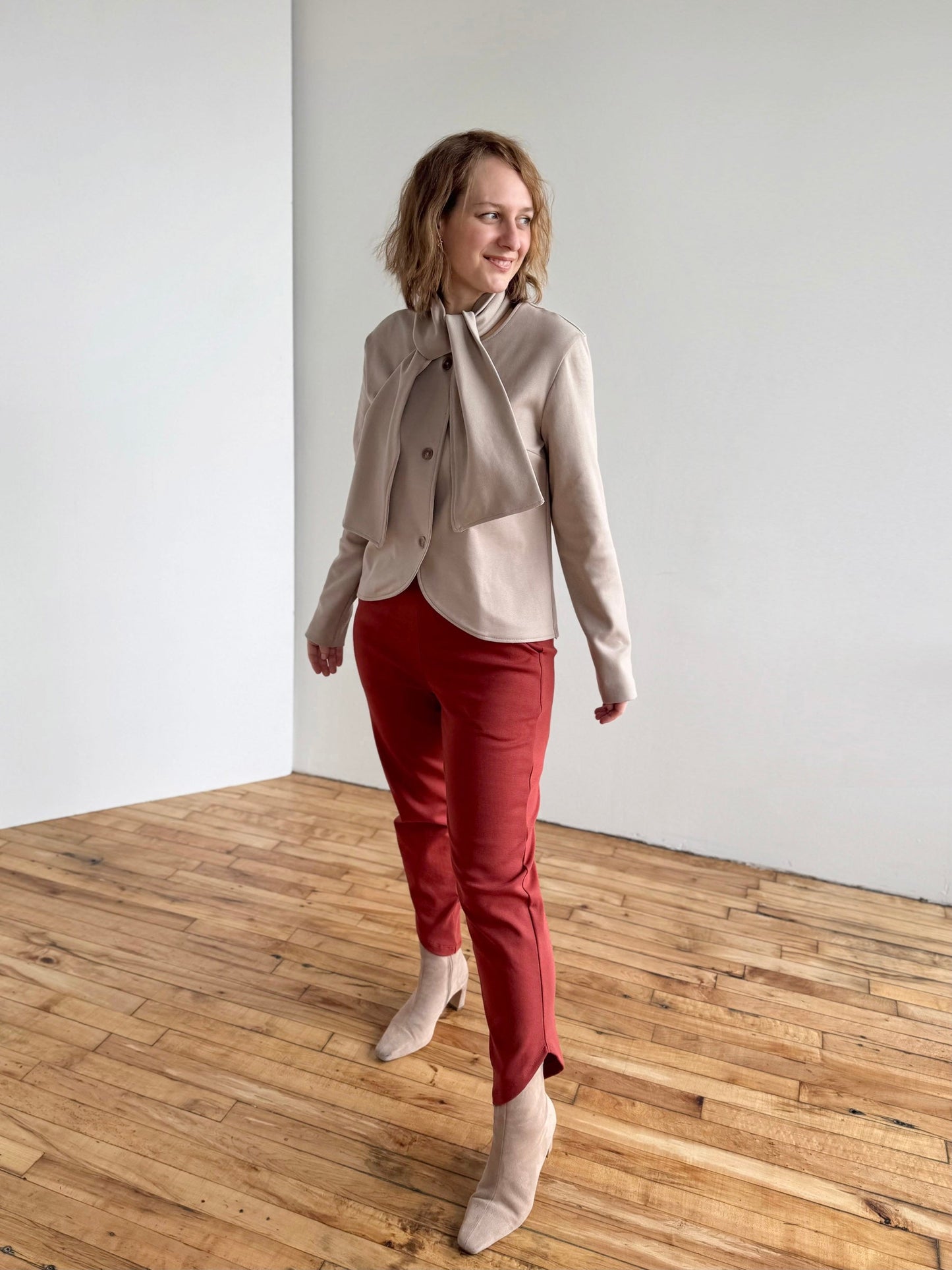 SOPHIA tulip hem pants in Red Amber