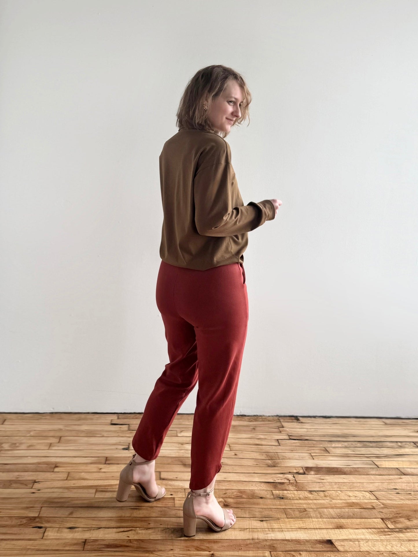 SOPHIA tulip hem pants in Red Amber