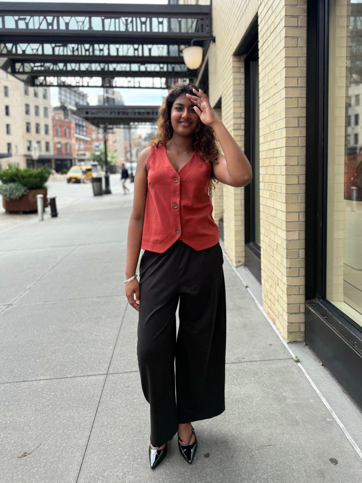 SULLIVAN heavy-knit vest in Red Amber