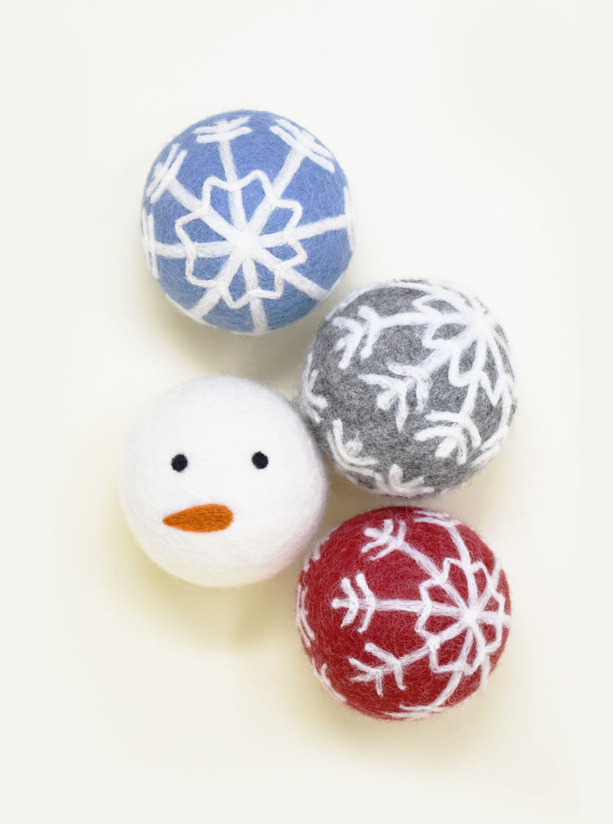 WINTER BEASTBALL DOG TOY