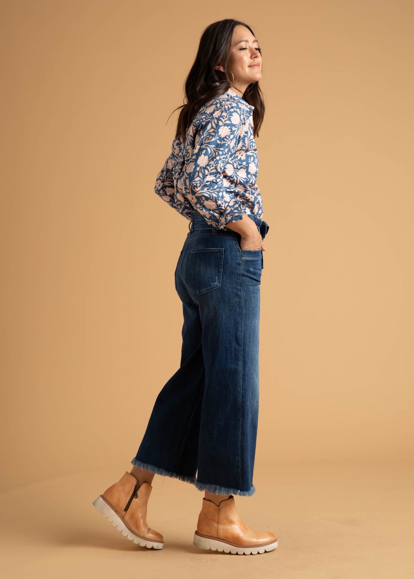 Good Boyfriend Shirt - Floral Escape True Navy & Neon Peach