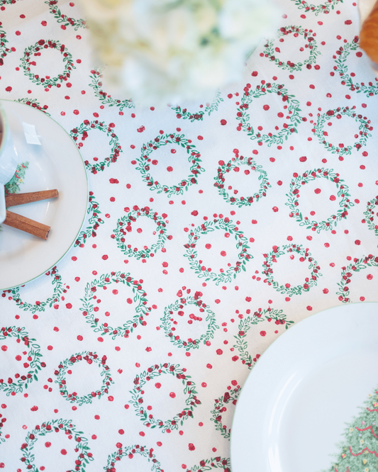 Table Runner - Wreath, Evergreen & Red