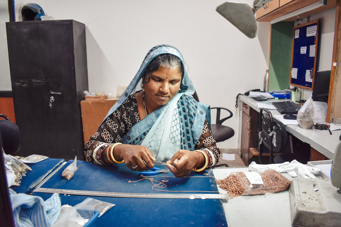 Babli, Rice Bead Necklace Artisan in India